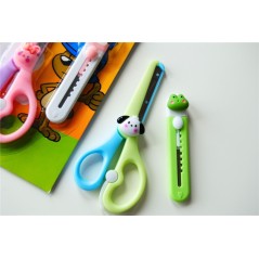 LOT de 12 Ciseaux et cutter pour enfants Bismark - Manches en plastique - Pointe Roma - 3 modèles assortis