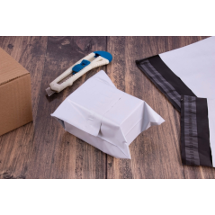 Apli Pack de 50 Sacs Opaques en Polypropylène avec Fermeture Adhésive - Haute Résistance - Souple - Opaque pour l'Intimité