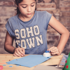 Apli Snowflake Punch - Figure 25,4 mm - Perce le papier, le carton, le carton et le caoutchouc Eva jusqu'à 2 mm - Reste le