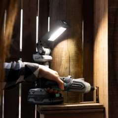 Lampe de travail LED Cecotec CecoRaptor 2020 Advance - 5 W - Autonomie de 4 h - Batterie 2 Ah 20 V - 300 lumens - Tête rotative
