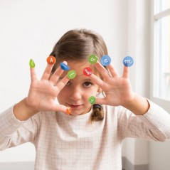 Apli Rouleau de Gomets Ronds Adhésifs Amovibles ABC - Lettres Minuscules et Signes - 900 Gomets - Favorise l'Apprentissage et