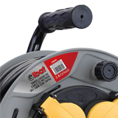 Enrouleur de rallonge Elbat avec protection thermique - 4 prises Schuko - Charge maximale : 1100 W (enroulé), 3200 W (déroulé)
