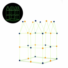 Jeu de construction de fort Innovagoods Builkitt - 155 pièces - Couleurs fluorescentes - Tissu 120 x 150 cm - Sac de transport