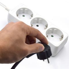 Multiprise Schuko 3 prises Ewent 16 A - Protection enfant - Câble de 1,5 m - Fiche Schuko coudée plate - Blanc
