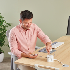 Multiprise de bureau Fellowes avec 3 prises 230 V + 2 ports USB-C (20 W max.) - 1 port USB-A (18 W max.) - Câble de 2 m