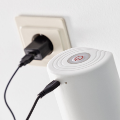 Distributeur d'eau automatique Innovagoods - Sans BPA - Rechargeable par USB - Compatible avec les bouteilles d'eau