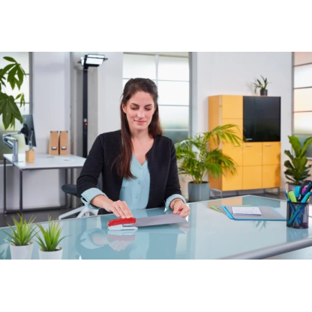 Agrafeuse de bureau Novus Evolution E15 - Jusqu'à 15 feuilles - Agrafage serré et tapotement - Comprend 200 agrafes n° 10 - Roug