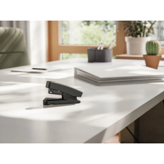 Agrafeuse de bureau Novus B10FC re+new - Fabriquée avec 95 % de plastique recyclé - Jusqu'à 20 feuilles - Agrafage à plat et fix