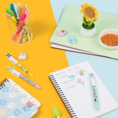 LOT de 12 Stylo bille rétractable Bic Décors Kawaii 4 Couleurs - Pointe moyenne 1,0 mm - Encre à base d'huile - Corps décoré Kaw