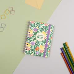 Agenda scolaire Finocam Cosmo Cart 26/27 - Vue hebdomadaire horizontale - Format 8º - 120 x 169 mm - Couverture cartonnée lignée