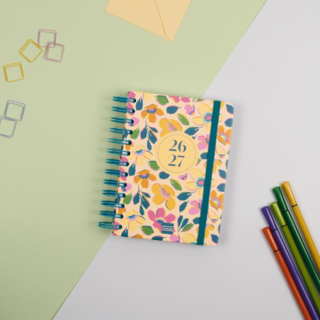 Agenda scolaire Finocam Cosmo Cart 26/27 - 1 jour par page - Format 8º - 120 x 169 mm - Couverture cartonnée lignée - Papier 80