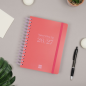Agenda scolaire Finocam Cosmo Flex 26/27 en catalan - 1 jour par page - Format A4 - 155 x 212 mm - Couverture en polypropylène -