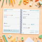 Agenda scolaire Finocam Cool 26/27 - Vue hebdomadaire horizontale - 4e format - 155 x 212 mm - Couverture cartonnée lignée - Pap