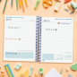 Agenda scolaire Finocam Cool 26/27 - 1 jour par page - 4e format - 155 x 212 mm - Couverture cartonnée lignée - Papier 80 g/m² -