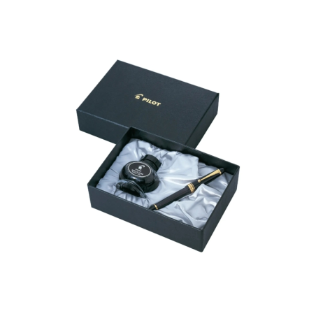 Pilot Custom 823 F Pluma Estilografica - Plumin de Oro de 14K - Cuerpo Negro Transparente - En Estuche de Regalo Individual con