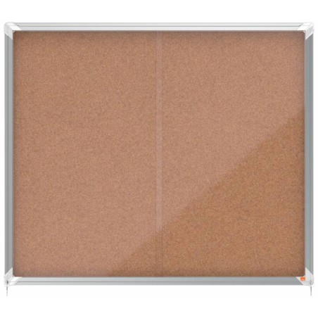 ✅ Nobo Premium Plus Vitrine à Portes Coulissantes avec Fond en Liège 15xA4 - Serrure d'angle Intégrée - Surf en stock
