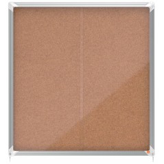 ✅ Nobo Vitrine Intérieure pour 12 Feuilles A4 avec Surface en Liège et Porte Coulissante - 997x972x54mm - Pann en stock