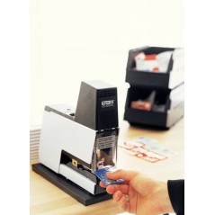 Agrafeuse Électrique Rapid Classic 105E - 50 Feuilles - Agrafage Emballage et Bureau - 66 Agrafes - Connexion Série - Blanc/Noir