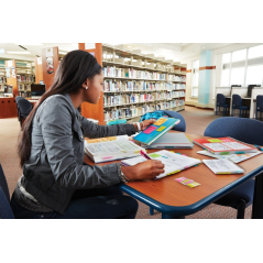 Post-It Super Sticky Pack de 3 blocs de 70 notes autocollantes repositionnables - 101 x 101 mm - 100 % PEFC - Couleurs assorties