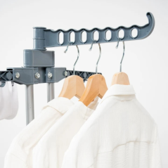Étendoir à linge vertical Innovagoods Dolver avec roulettes - 24 barres - Supporte jusqu'à 40 kg - Pliable - Hauteur réglable -