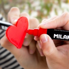 marqueur noir pointe cœur rouge