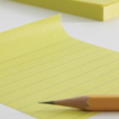 Apli Classic Notes autocollantes avec lignes 100x150mm - Bloc de 100 feuilles - Adhésif de haute qualité - Facile à décoller
