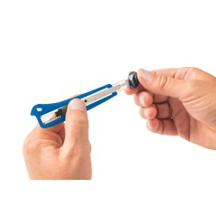 ✅ Dahle 10860 Basic Cutter avec lame de 9 mm - Mécanisme de verrouillage automatique - Guide en métal couleur en stock