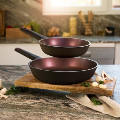 Lot de deux poêles rouges foncées Cecotec