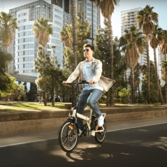 vélo électrique pliant blanc