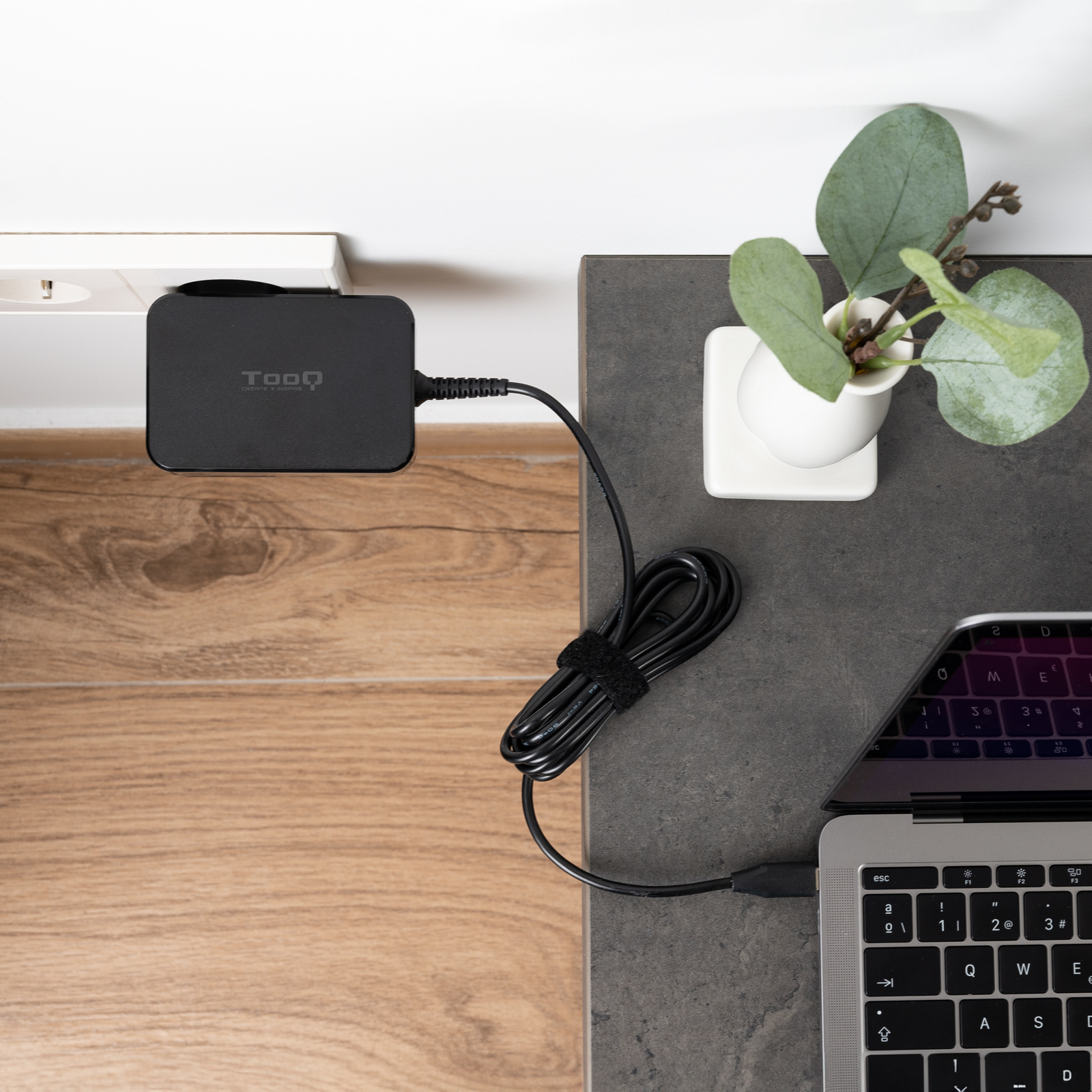 Chargeur pour ordinateur portable Tooq GaN USB-C/PD 3.0 90W - Câble de 1,80 m - Couleur noire