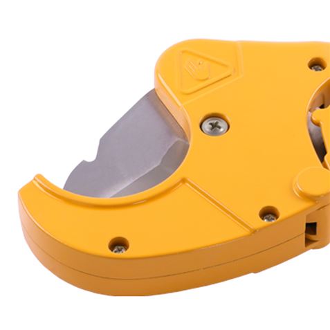 Coupe-tube à ciseaux Blim - Conception ergonomique en forme de V - Fabriqué en aluminium - Lame en acier au carbone - Pour tuyaux en plastique jusqu'à 63 mm de diamètre - Verrouillage de sécurité - Couleur noire