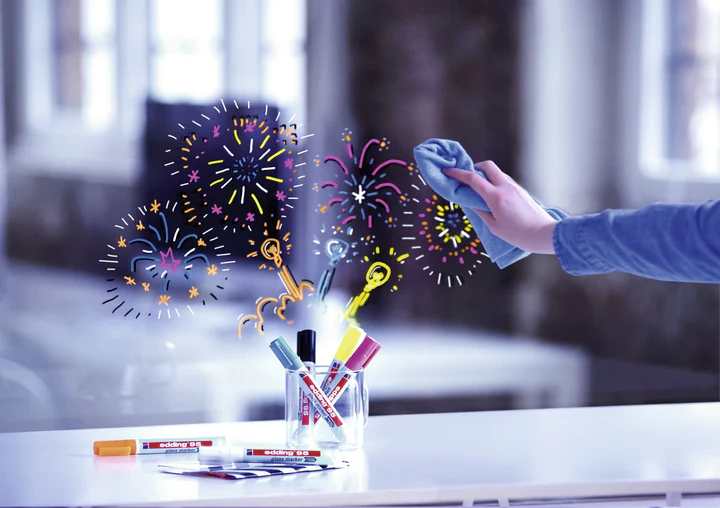 Edding 95 Pack de 4 marqueurs à craie liquide - Pointe ronde - Course 1,5-3 mm - Couleurs blanc, jaune, rose et bleu