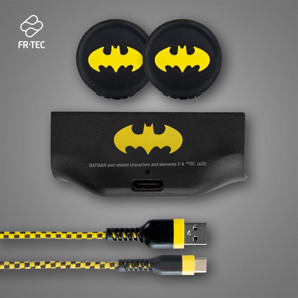 FR-TEC Pack Charge and Play Batman Xbox Series X/S - Grips avec Logo Batman - Câble USB-C 3m résistant et coloré - Batterie Rechargeable 1000Mah - Divers Coloris