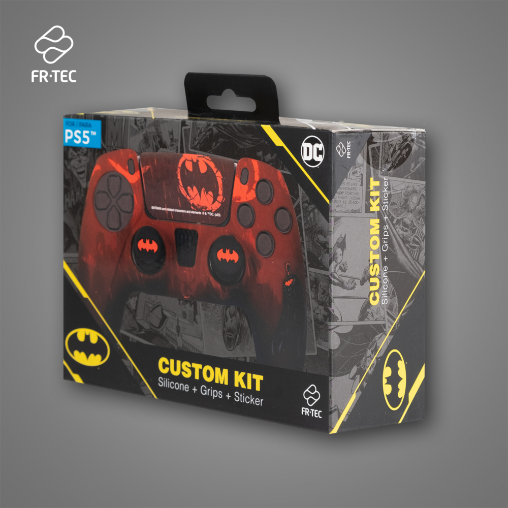 FR-TEC Pack Officiel Batman Coque en Silicone + Grips pour Joysticks pour Dualsense - Design Inspiré des Comics - Autocollant pour le Touchpad - Couleur Rouge