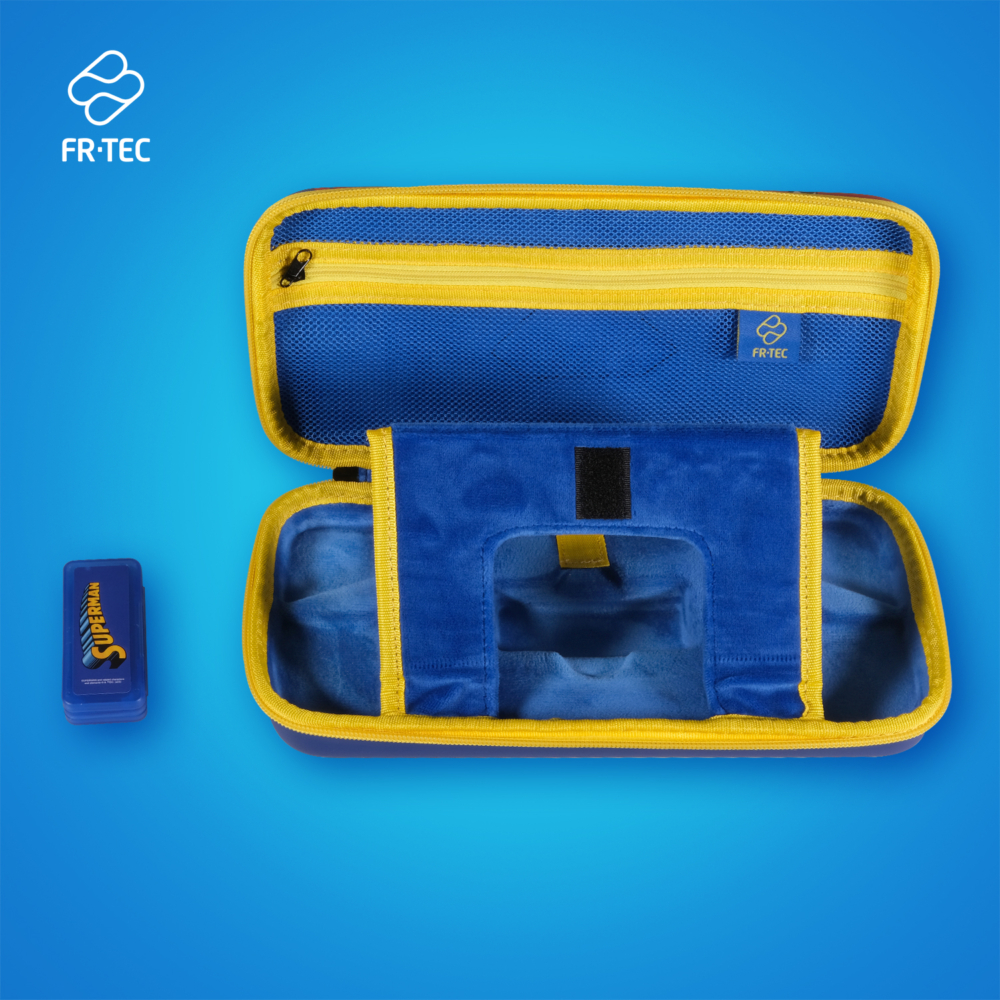 FR-TEC Premium Superman Bag pour Nintendo Switch - Compatible avec tous les modèles - Étui de haute qualité avec support intégré - Comprend une boîte de 4 jeux - Matériau intérieur de protection velouté - Différentes couleurs