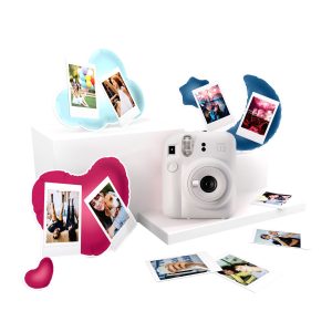 Fujifilm Pack Best Memories Instax Mini 12 Appareil Photo Instantané Blanc Argile + Film Instax Mini 10 unités. + 3 Cadres Photo - Taille de l'image 62x46 mm - Flash Auto - Exposition Automatique - Mini Miroir pour Selfies - Mode Gros Plan