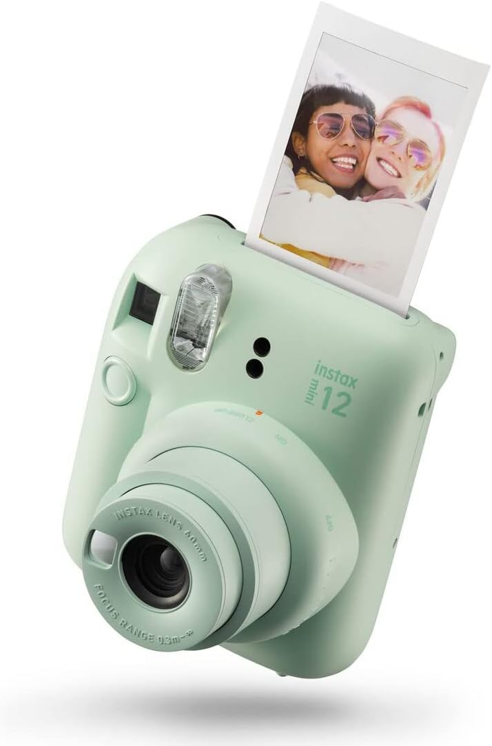 Fujifilm Pack Best Memories Instax Mini 12 Appareil photo instantané vert menthe + Film Instax Mini 10 unités. + 3 Cadres Photo - Taille de l'image 62x46 mm - Flash Auto - Exposition Automatique - Mini Miroir pour Selfies - Mode Gros Plan