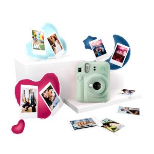 Fujifilm Pack Best Memories Instax Mini 12 Appareil photo instantané vert menthe + Film Instax Mini 10 unités. + 3 Cadres Photo - Taille de l'image 62x46 mm - Flash Auto - Exposition Automatique - Mini Miroir pour Selfies - Mode Gros Plan