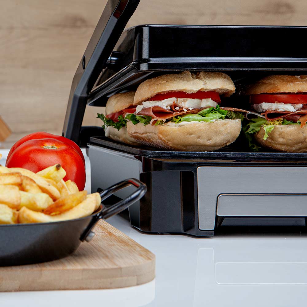 Gril multifonction Orbegozo 4560 - Cuisinière sans huile d'une puissance de 2200 W - Surface antiadhésive - Plaques pliantes à 180º - Thermostat réglable et bac de récupération des sauces