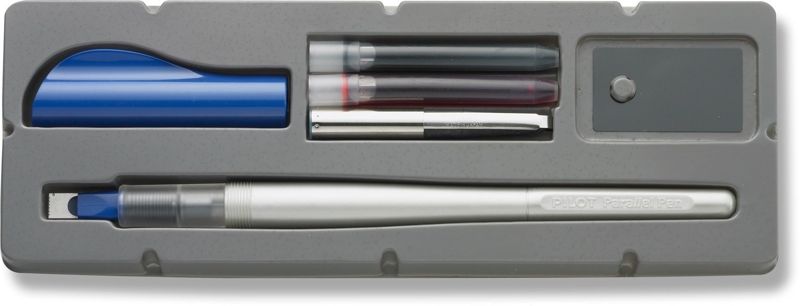Pilot Pack de Stylo Plume Parallel Pen 6.0mm - Pointe Acier - Course 6.0mm - 2 Recharges, Kit de Nettoyage Intérieur et Extérieur - Couleur Noir/Rouge