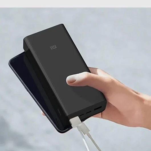 Xiaomi PowerBank 30 000 mAh - 2 ports USB-A, 1 port USB-C - Charge rapide 18 W - Charge simultanée jusqu'à 3 appareils